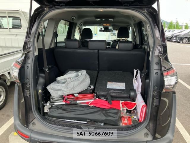 Toyota SIENTA 2018-09 7330082-10