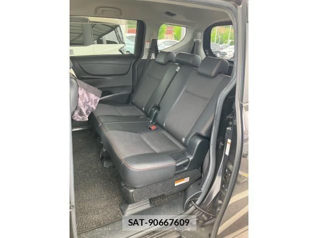Toyota SIENTA 2018-09 7330082-12