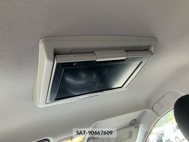 Toyota SIENTA 2018-09 7330082-13