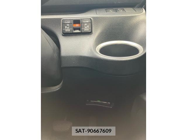 Toyota SIENTA 2018-09 7330082-19