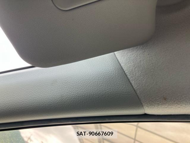 Toyota SIENTA 2018-09 7330082-27