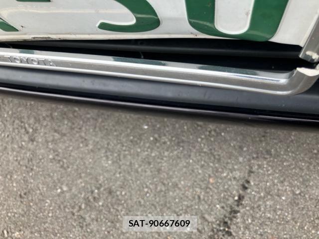 Toyota SIENTA 2018-09 7330082-8