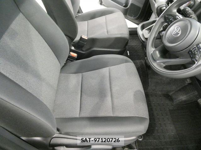 Toyota SIENTA 2024-05 7330060-13