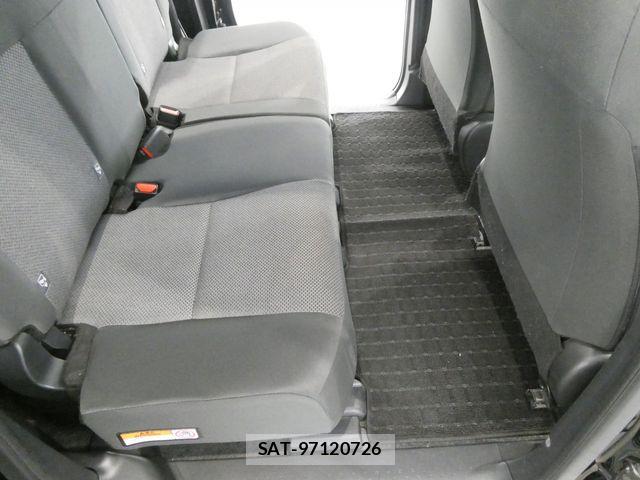 Toyota SIENTA 2024-05 7330060-16