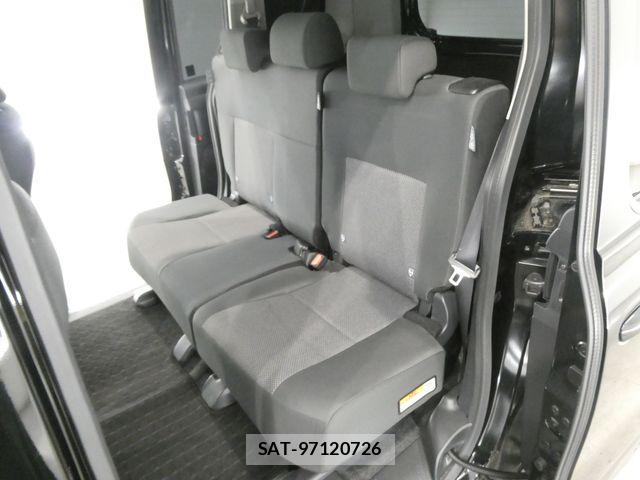 Toyota SIENTA 2024-05 7330060-17