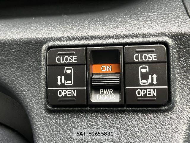 Toyota SIENTA 2021-08 7330049-11