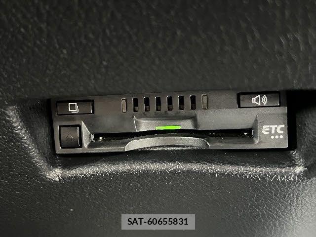 Toyota SIENTA 2021-08 7330049-15