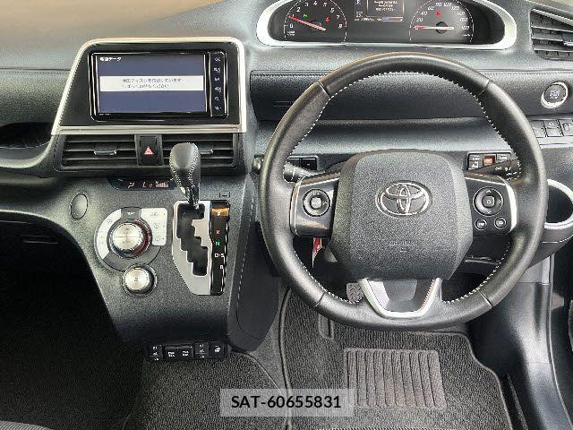 Toyota SIENTA 2021-08 7330049-1