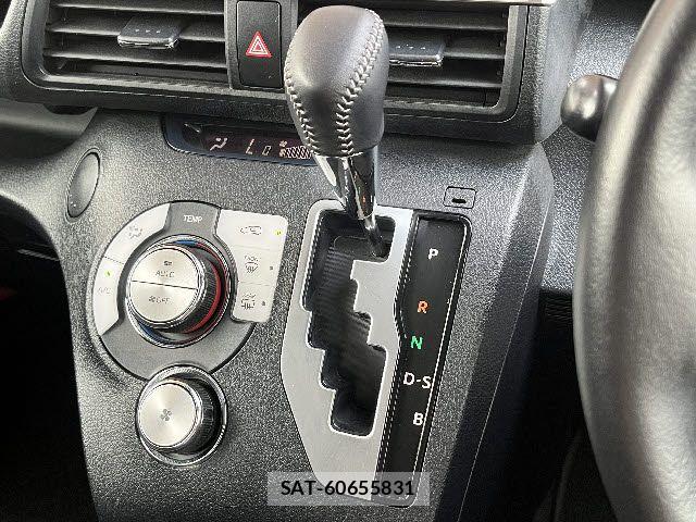 Toyota SIENTA 2021-08 7330049-19