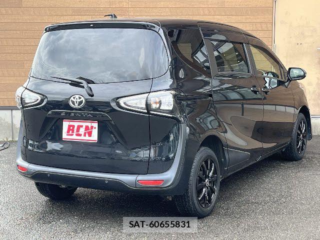 Toyota SIENTA 2021-08 7330049-2