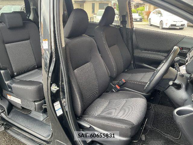 Toyota SIENTA 2021-08 7330049-3