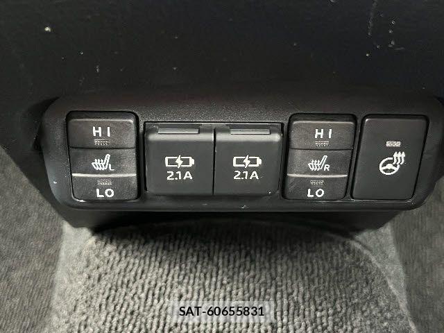 Toyota SIENTA 2021-08 7330049-5
