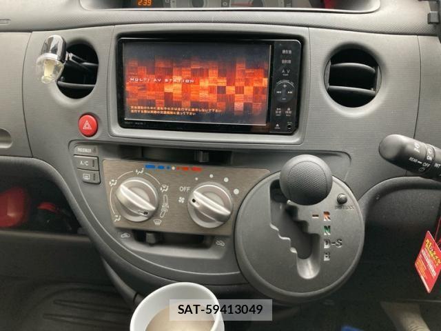 Toyota SIENTA 2012-01 7330083-10
