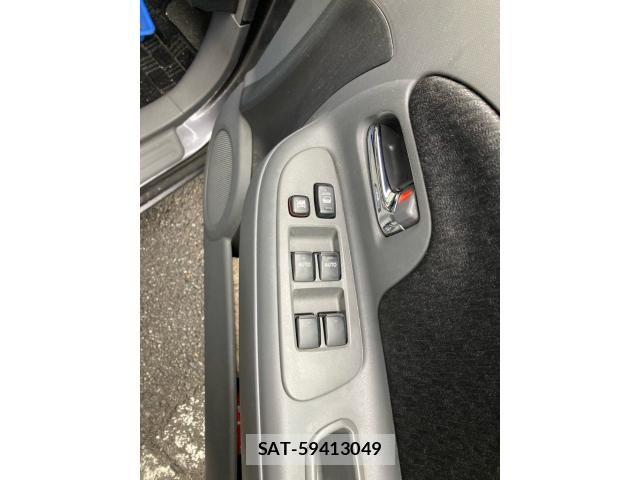 Toyota SIENTA 2012-01 7330083-12