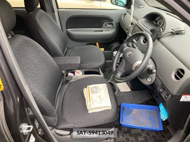 Toyota SIENTA 2012-01 7330083-15