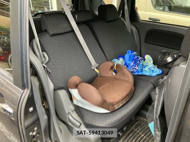 Toyota SIENTA 2012-01 7330083-16
