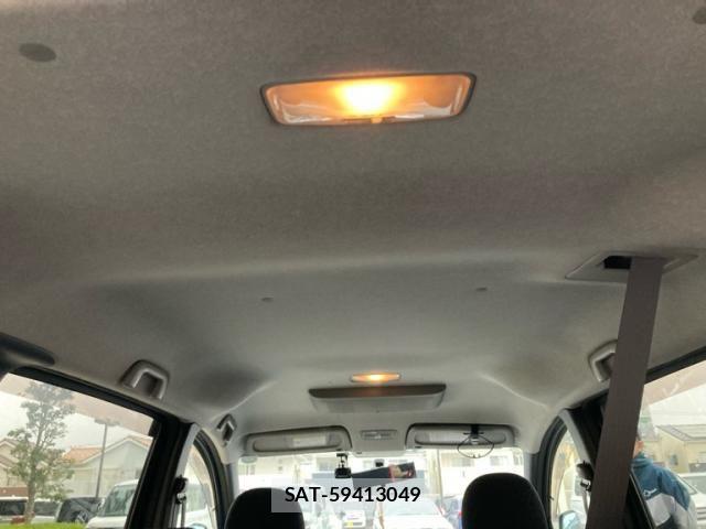 Toyota SIENTA 2012-01 7330083-18