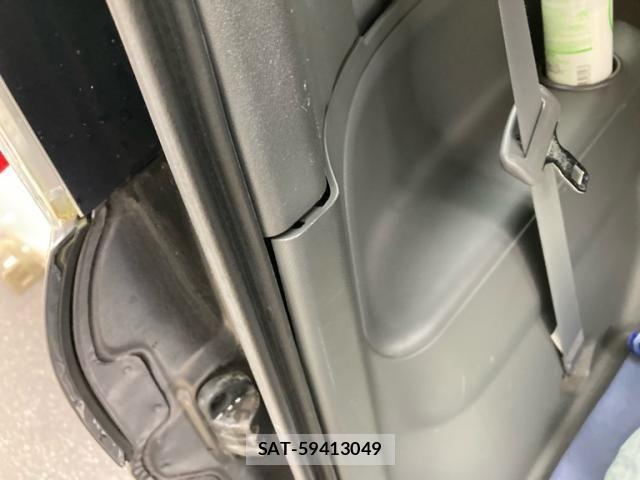 Toyota SIENTA 2012-01 7330083-24