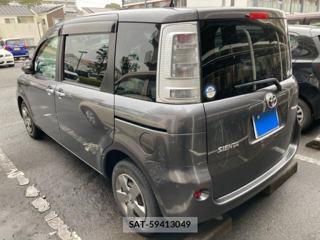 Toyota SIENTA 2012-01 7330083-3