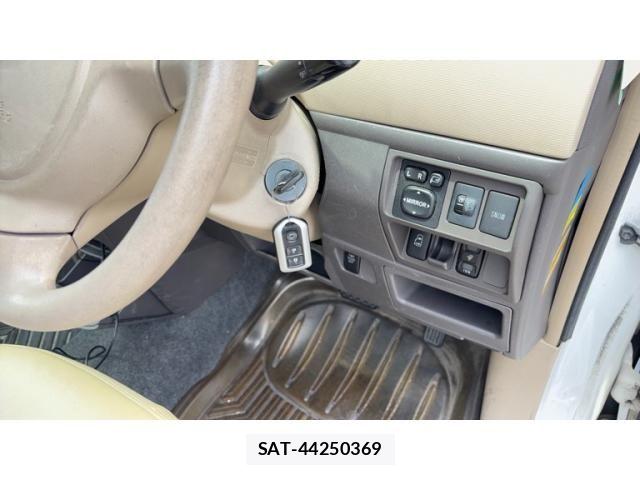 Toyota SIENTA 2007-06 7330086-16