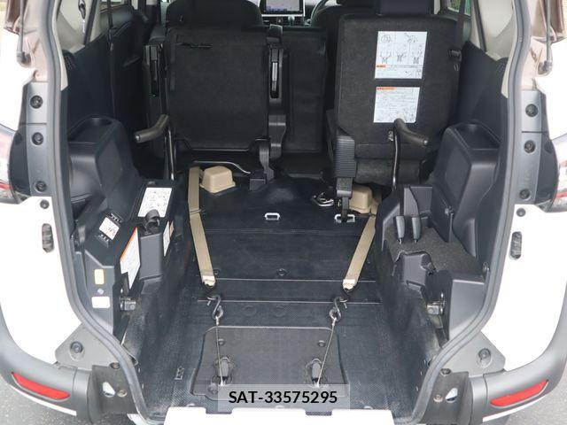 Toyota SIENTA 2021-02 7330053-13