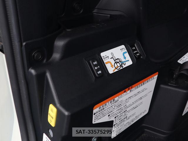 Toyota SIENTA 2021-02 7330053-14