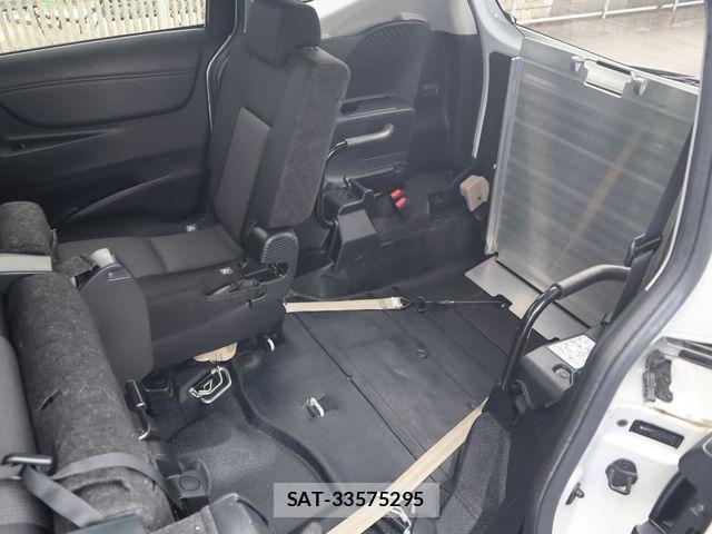 Toyota SIENTA 2021-02 7330053-16
