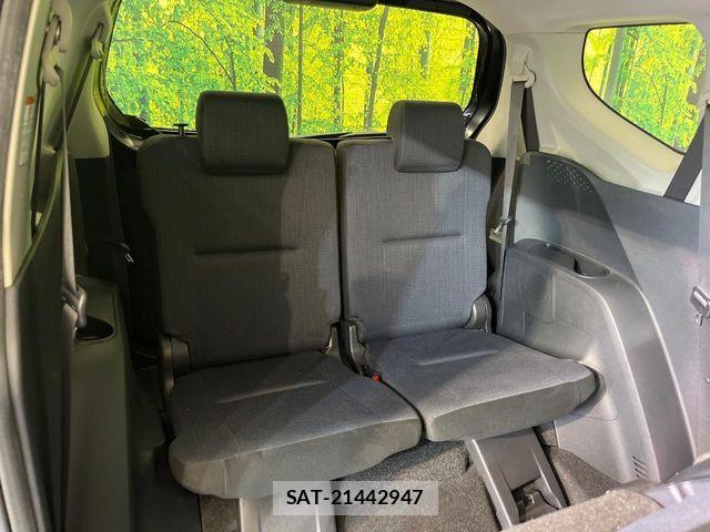 Toyota SIENTA 2016-07 7330074-10