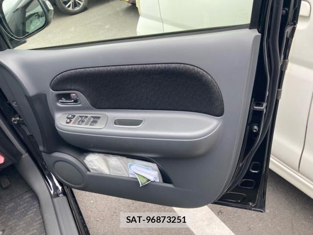 Toyota SIENTA 2012-05 7330081-14