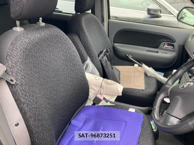 Toyota SIENTA 2012-05 7330081-15