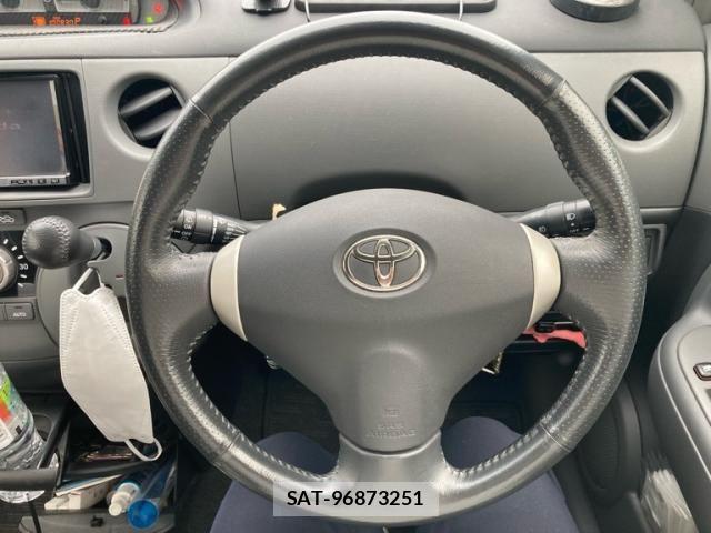 Toyota SIENTA 2012-05 7330081-18