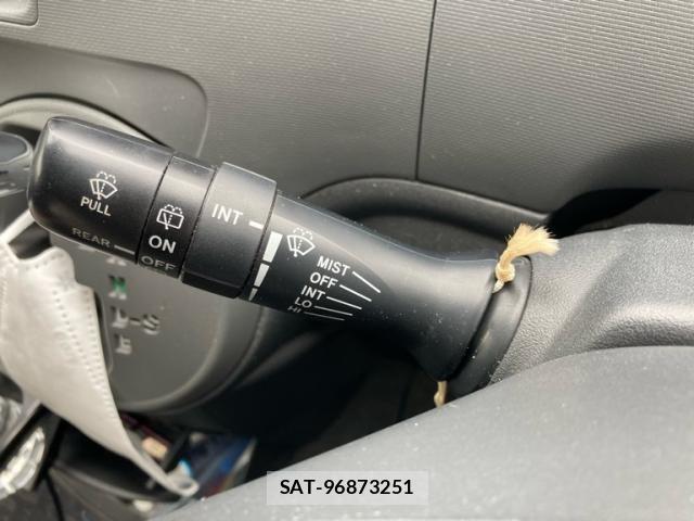 Toyota SIENTA 2012-05 7330081-20