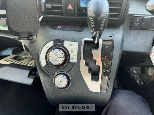 Toyota SIENTA 2016-03 7330079-18