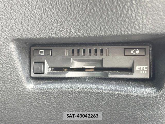 Toyota SIENTA 2017-06 7359836-6