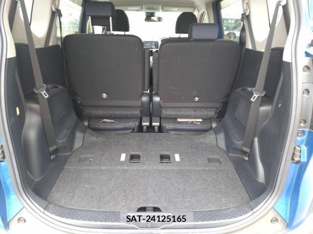 Toyota SIENTA 2017-04 7359826-26