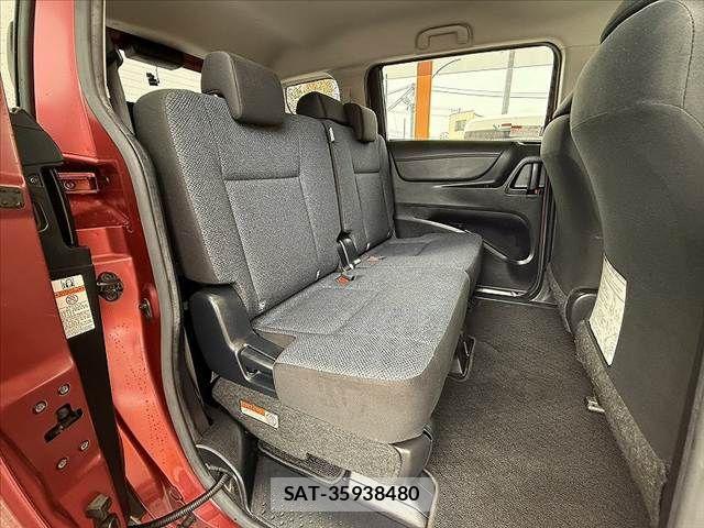 Toyota SIENTA 2017-08 7359835-18