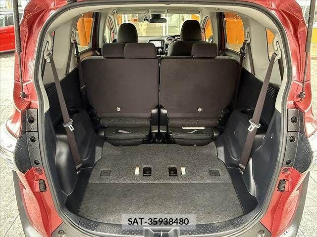 Toyota SIENTA 2017-08 7359835-21