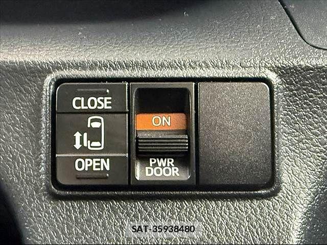 Toyota SIENTA 2017-08 7359835-26