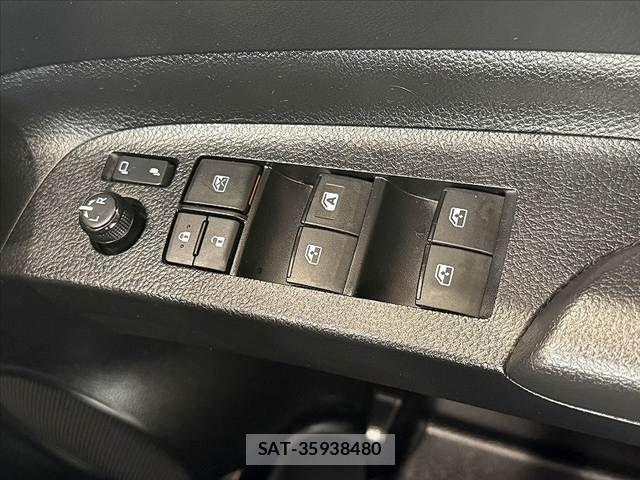 Toyota SIENTA 2017-08 7359835-28