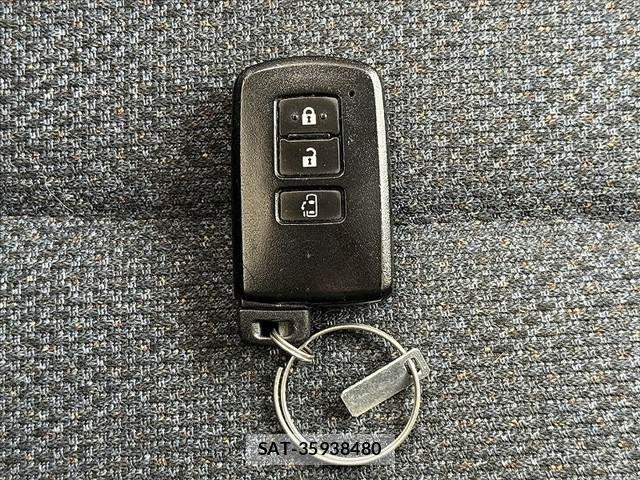 Toyota SIENTA 2017-08 7359835-29