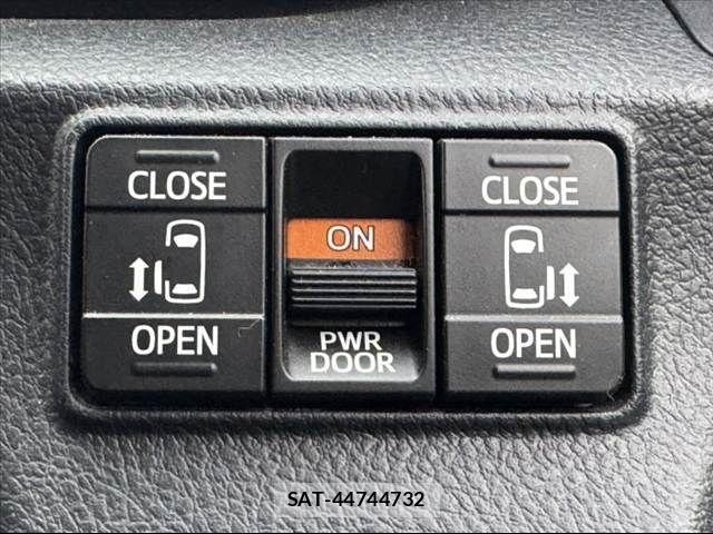 Toyota SIENTA 2019-06 7359827-25