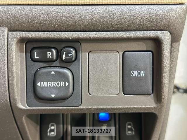 Toyota SIENTA 2012-04 7359833-11