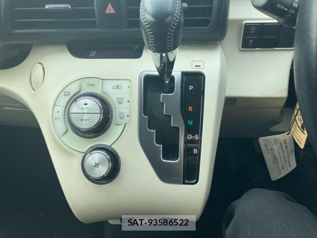 Toyota SIENTA 2016-03 7359830-15