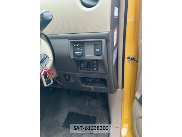 Toyota SIENTA 2011-09 7359834-13