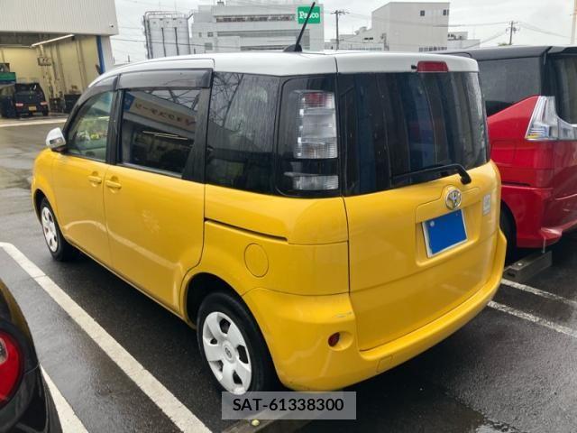 Toyota SIENTA 2011-09 7359834-3