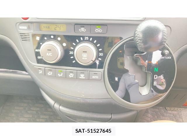 Toyota SIENTA 2015-02 7359831-15