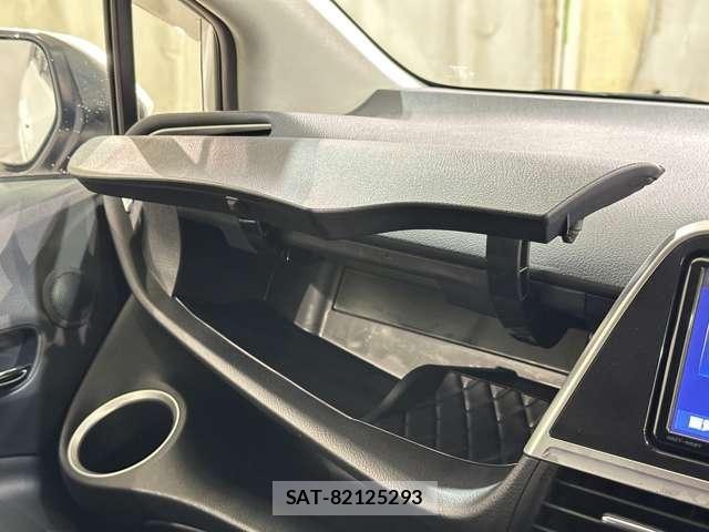 Toyota SIENTA 2020-08 7359823-24