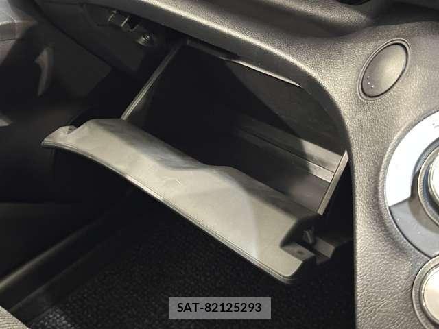Toyota SIENTA 2020-08 7359823-25