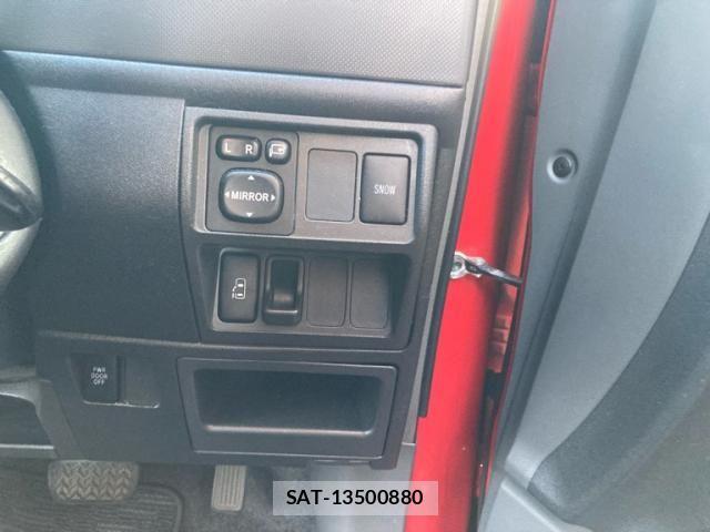Toyota SIENTA 2012-03 7394078-10