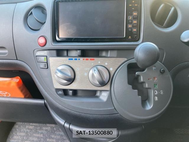 Toyota SIENTA 2012-03 7394078-11